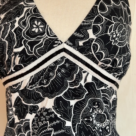 white house black market halter top, behind the neck tie - Picture 3 of 15